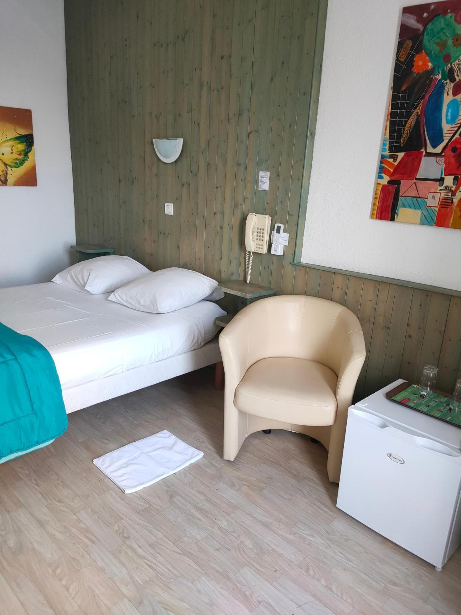 Hotel De La Grotte 엑스레뱅 외부 사진