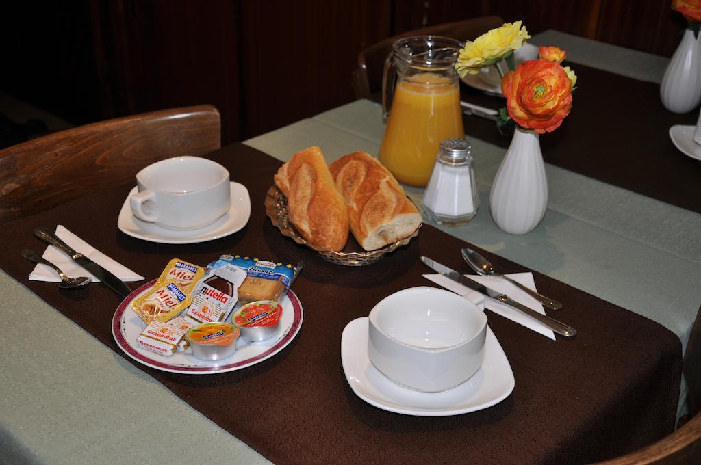 Hotel De La Grotte 엑스레뱅 외부 사진